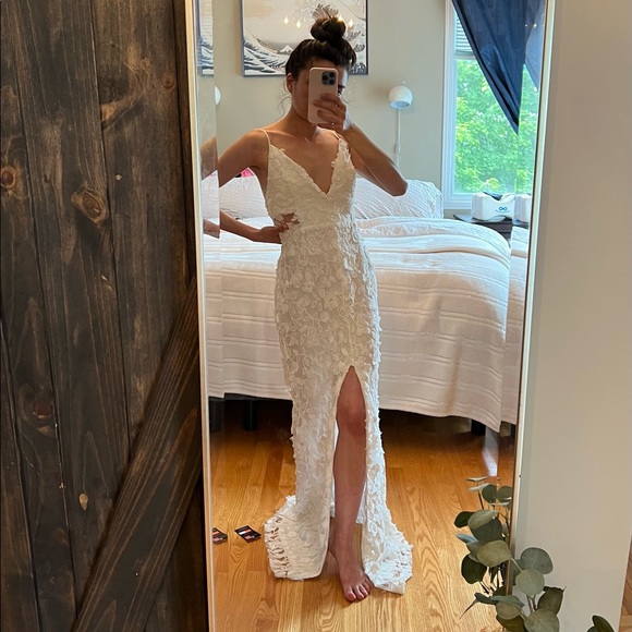 NWT White Lace Gown/Dress - Picture 6 of 6